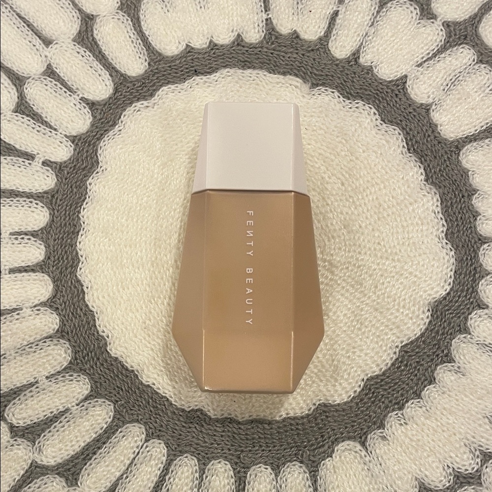 Fenty Beauty Eaze Drop Blurring Skin Tint